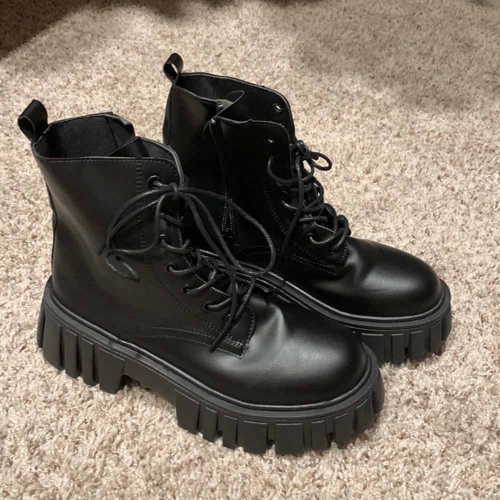Brand new platform combat boots